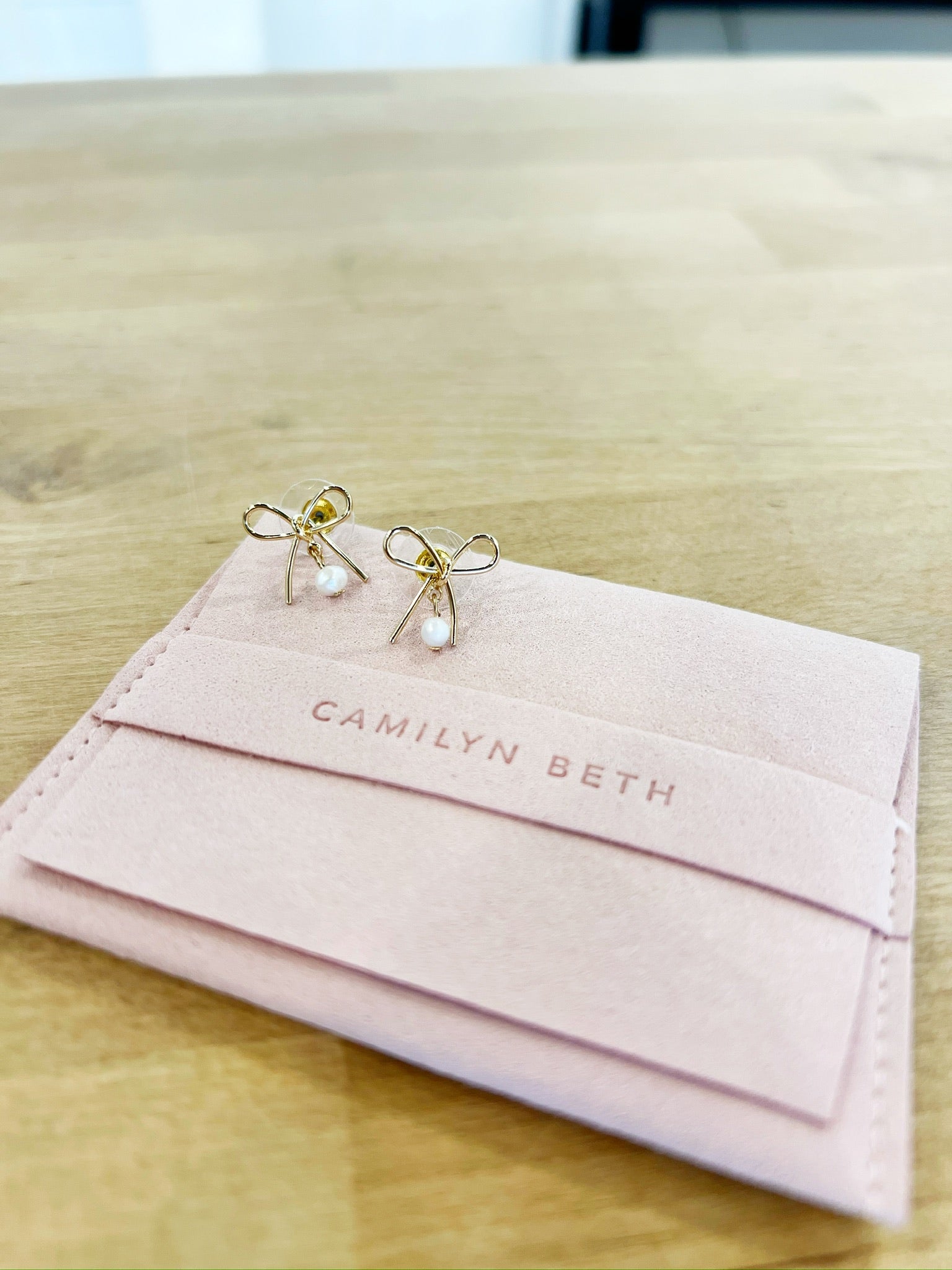 Bow Pearl Earrings