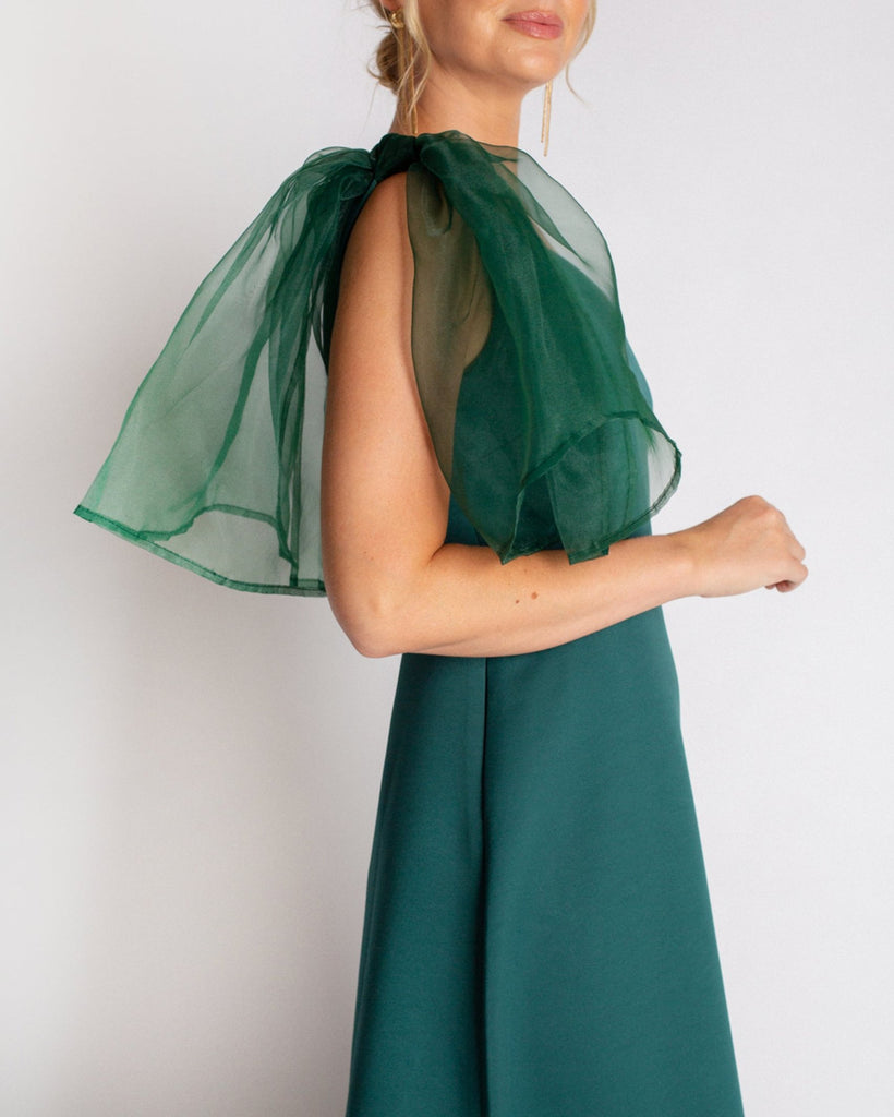 A combination of modern romantic & classic style in the Vivienne Gown. Asymmetrical, fit & flare silhouette with an effortless organza tie on the shoulder. Made in a structured material that drapes effortlessly. 